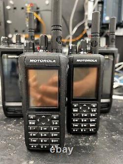 Radio bidirectionnelle portable à affichage UHF Motorola R7 AAH06RDN9WA1AN