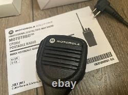 Radio bidirectionnelle portable numérique UHF Motorola CP200d AAH01QDC9JC2AN CIB + micro