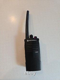 Radio bidirectionnelle professionnelle Motorola RDM2020 MURS VHF (avec support)