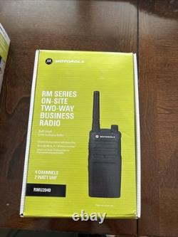 Radio bidirectionnelle robuste Motorola RMU2040 sur site à 4 canaux UHF