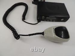 Radio mobile Motorola Pm400 Uhf modèle Aam50rpf9aa3an avec micro Hmn1035c
