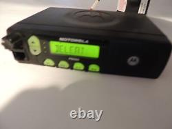 Radio mobile Motorola Pm400 Uhf modèle Aam50rpf9aa3an avec micro Hmn1035c