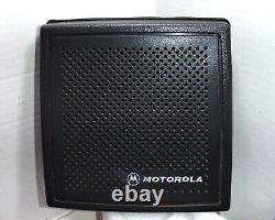 Radio mobile bi-bande VHF Motorola APX6500 P25 Phase II avec tête 03 et puissance de 110W.