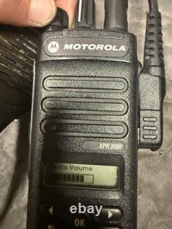 Radio numérique Motorola XPR3500 UHF 403-512Mhz AAH02RDH9JA2AN LIRE ci-dessous
