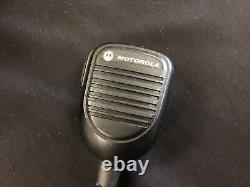 Radio numérique bi-directionnelle Motorola XPR-4300 avec microphone et câbles NON TESTÉ PROPRE