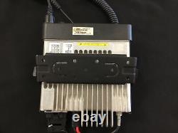 Radio numérique bi-directionnelle Motorola XPR-4300 avec microphone et câbles NON TESTÉ PROPRE