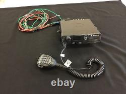 Radio numérique bi-directionnelle Motorola XPR-4300 avec microphone et câbles NON TESTÉ PROPRE