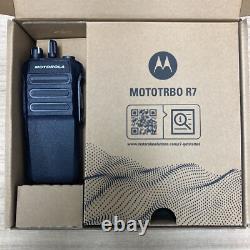 Radio numérique bidirectionnelle Motorola MOTOTRBO R7 VHF 136-174 MHz AAH06JDC9RA1AN 5W NKP