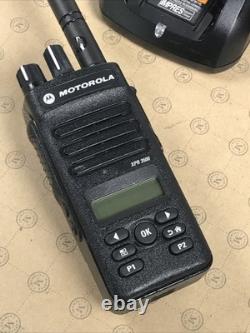 Radio numérique portable compacte Motorola XPR3500 noire 128 canaux bi-directionnelle