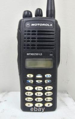 Radio portable Motorola MTX8250 LS 800 MHz à 16 canaux et 2 watts (kit complet)