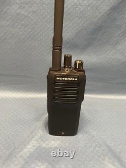 Radio portable bidirectionnelle UHF 400-480MHz IP55 Motorola MOTOTRBO R2 AAH11YDC9JA2AN