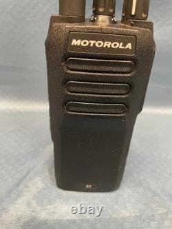 Radio portable bidirectionnelle UHF 400-480MHz IP55 Motorola MOTOTRBO R2 AAH11YDC9JA2AN