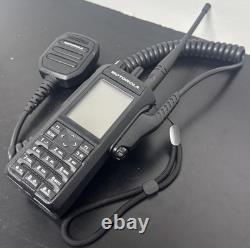Radio portable numérique bidirectionnelle Motorola Mototrbo R7 AAH06UCN9RB1AN