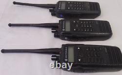 Radios bidirectionnels Motorola XPR 6550, lot de 3, pour pièces/réparation