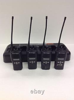 Série De 4 Motorola Cp200xls Radio Bidirectionnelle Aah50rdf9aa5an Antenne/batterie/chargeur