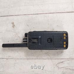 TESTÉ Motorola XPR 3300e UHF Radio bidirectionnelle numérique PMNN4491C Batterie 8958 926