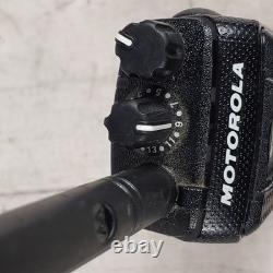 TESTÉ Motorola XPR 3300e UHF Radio bidirectionnelle numérique PMNN4491C Batterie 8958 926