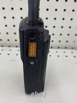 Talkie-walkie bidirectionnel VHF 150.8-173.4MHz Motorola XPR 7350e AAH56JDC9WA1AN avec chargeur