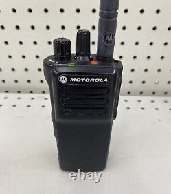 Talkie-walkie bidirectionnel VHF 150.8-173.4MHz Motorola XPR 7350e AAH56JDC9WA1AN avec chargeur