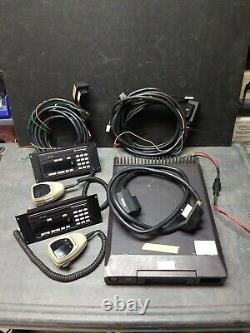 Unité de base de radiocommunication bidirectionnelle Motorola Syntor XX9000 avec accessoires et supports.