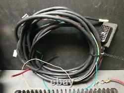 Unité de base de radiocommunication bidirectionnelle Motorola Syntor XX9000 avec accessoires et supports.