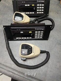 Unité de base de radiocommunication bidirectionnelle Motorola Syntor XX9000 avec accessoires et supports.