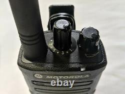 Utilisé Motorola Rmv2080 Vhf Deux Voies Radio 2 Watts 8 Canaux