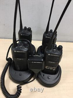 (X3) Motorola Radius CP200 Portable UHF Two Way Radio Walkie Talkie (TESTÉ)