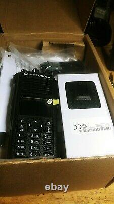 (regardez) Nouveau Vhf Motorola Xpr7550e Dmr Radio Portable À Deux Sens Dans La Boîte. Charges
