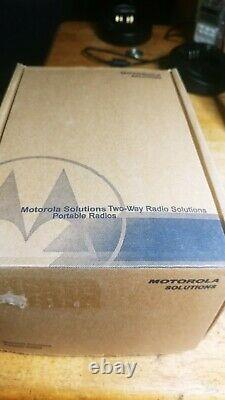 (regardez) Nouveau Vhf Motorola Xpr7550e Dmr Radio Portable À Deux Sens Dans La Boîte. Charges