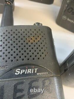 (utilisé) Motorola Spirit Mu21cv Et Mu22cv Lot De Faisceaux Radio À Deux Voies Pour Les Parties/repair
